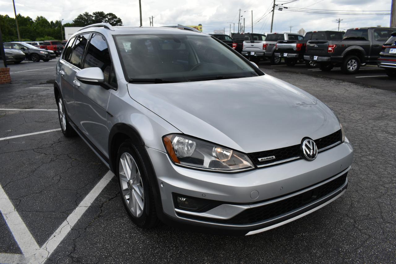 Volkswagen Golf Alltrack S 4D Wagon at 2017