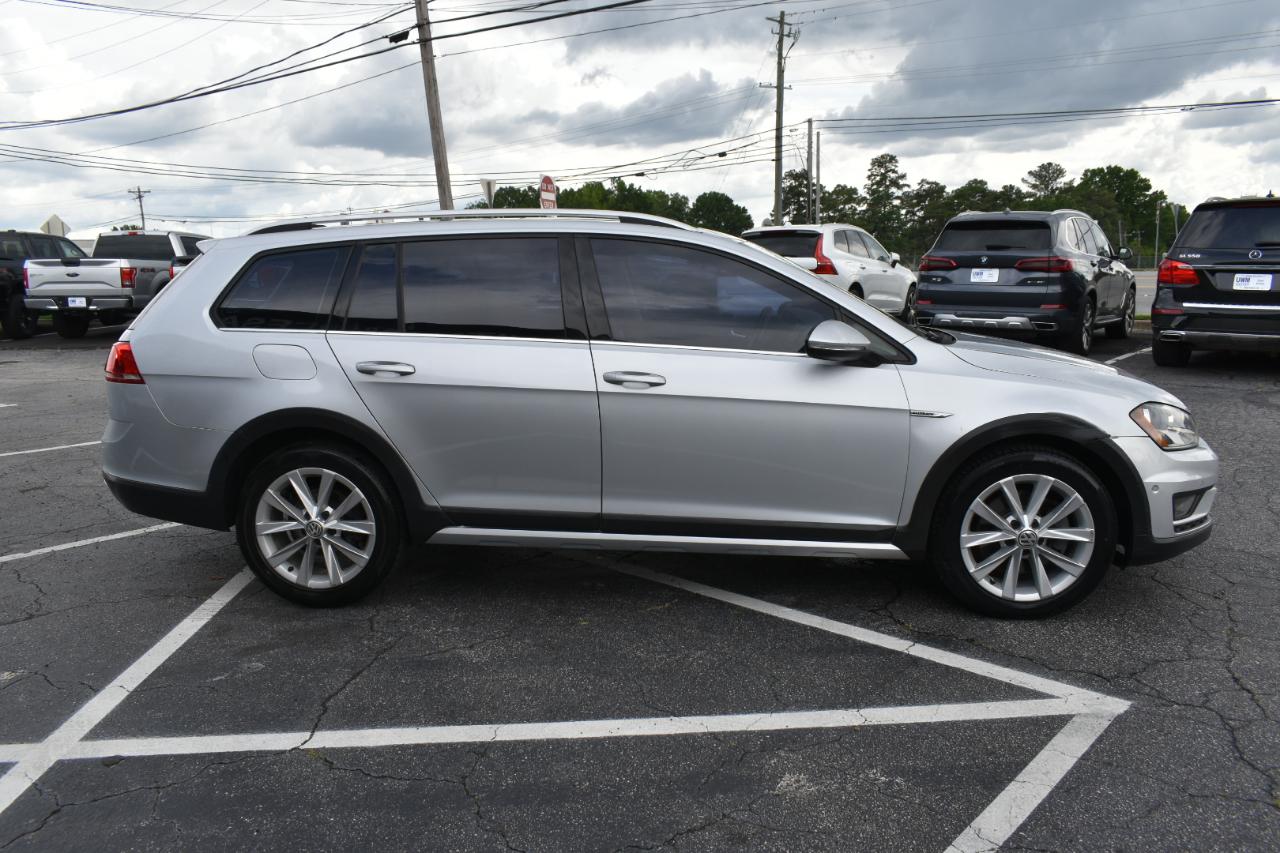 Volkswagen Golf Alltrack S 4D Wagon at 2017