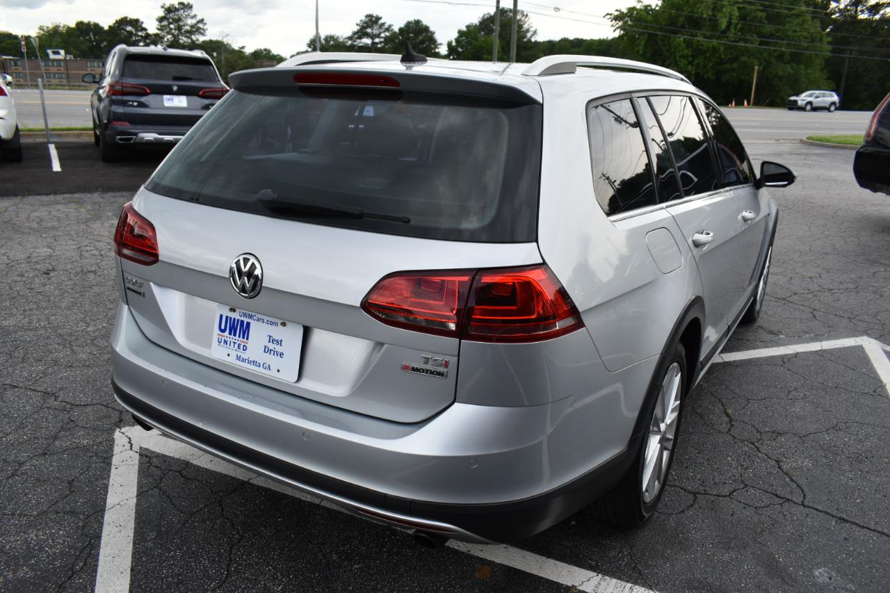 Volkswagen Golf Alltrack S 4D Wagon at 2017