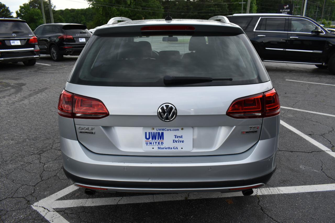 Volkswagen Golf Alltrack S 4D Wagon at 2017