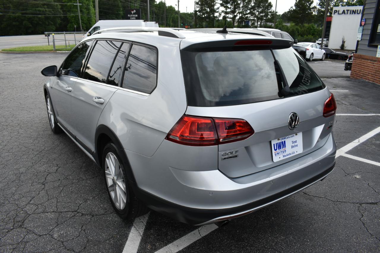Volkswagen Golf Alltrack S 4D Wagon at 2017