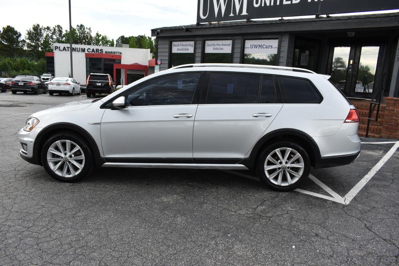 Volkswagen Golf Alltrack S 4D Wagon at 2017