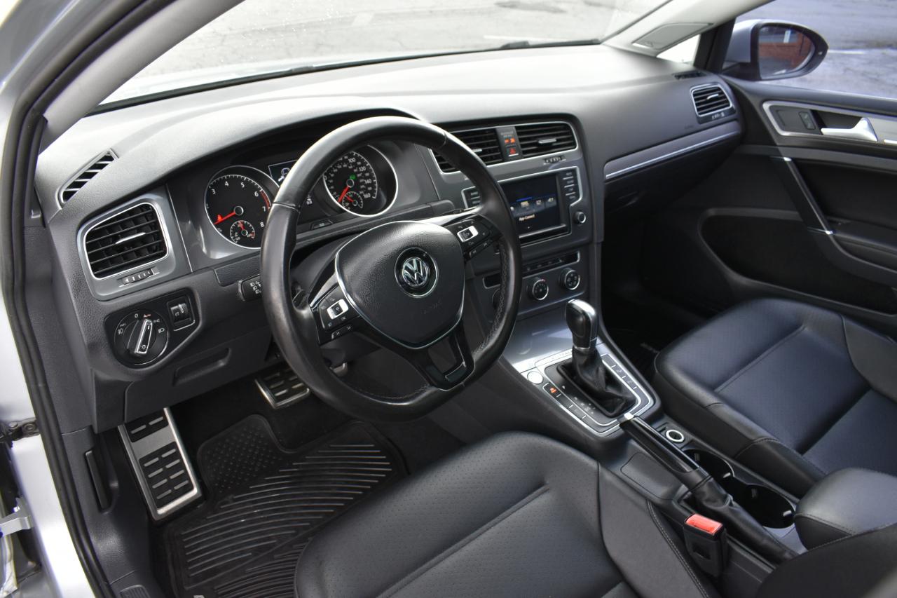 Volkswagen Golf Alltrack S 4D Wagon at 2017