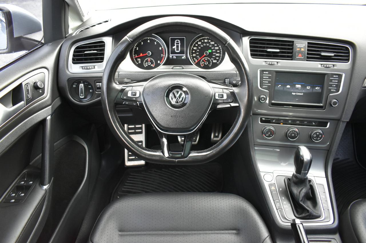 Volkswagen Golf Alltrack S 4D Wagon at 2017