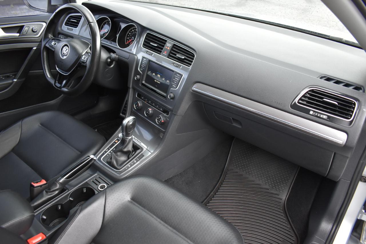 Volkswagen Golf Alltrack S 4D Wagon at 2017