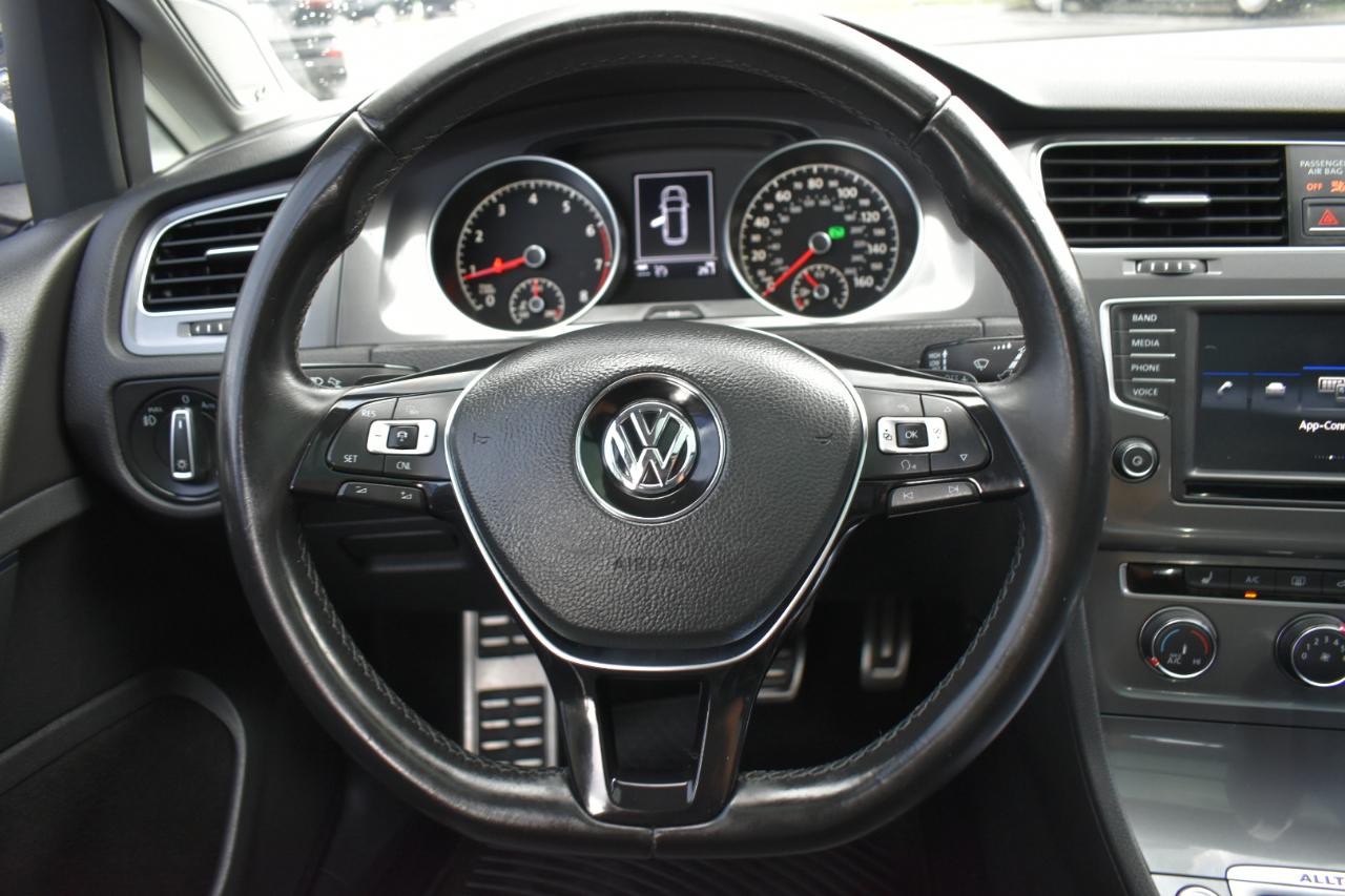 Volkswagen Golf Alltrack S 4D Wagon at 2017