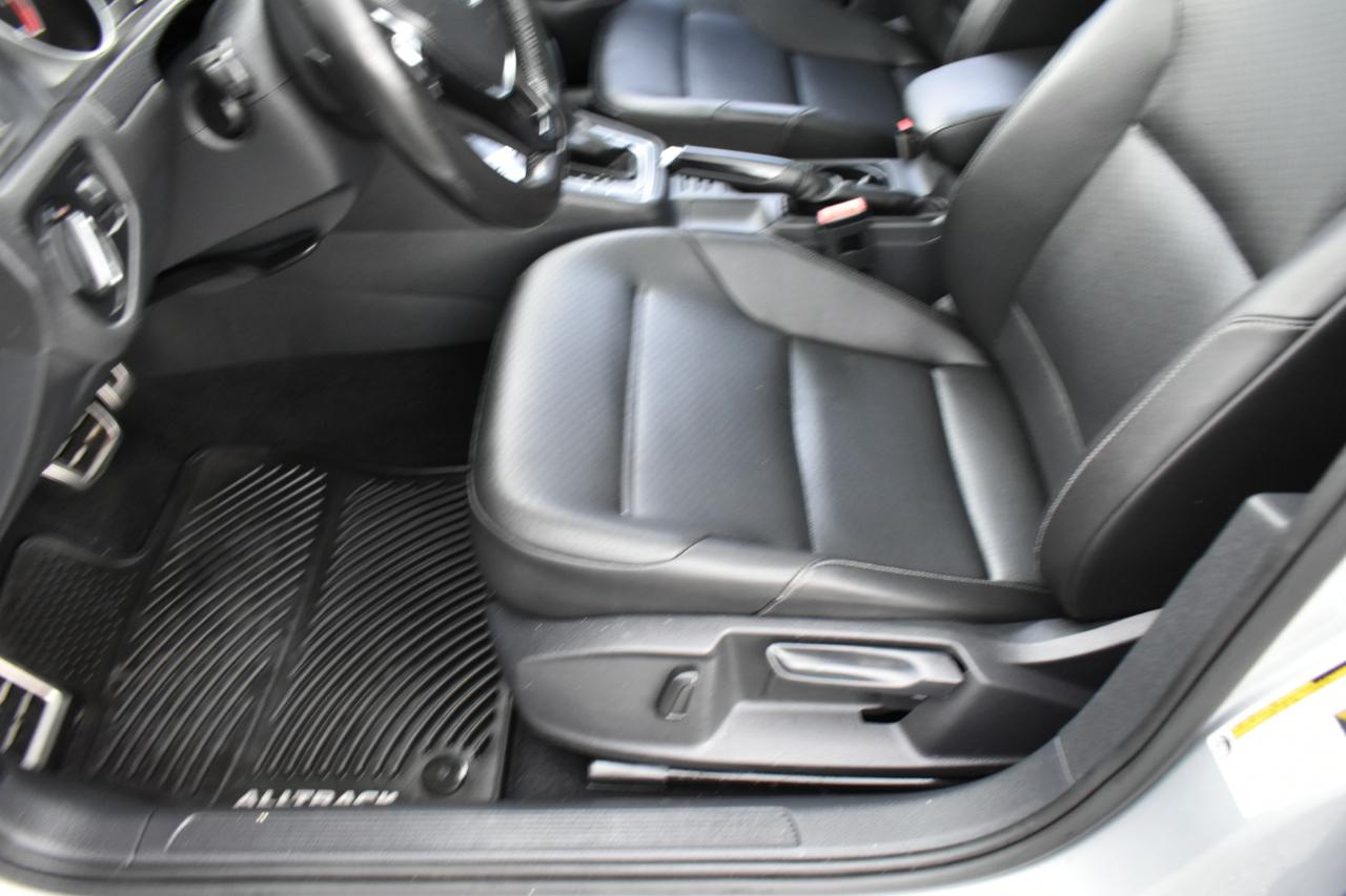 Volkswagen Golf Alltrack S 4D Wagon at 2017