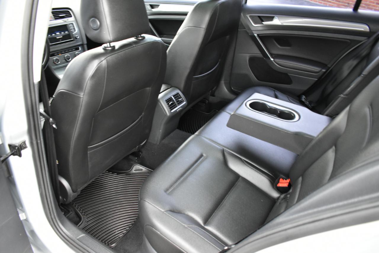 Volkswagen Golf Alltrack S 4D Wagon at 2017