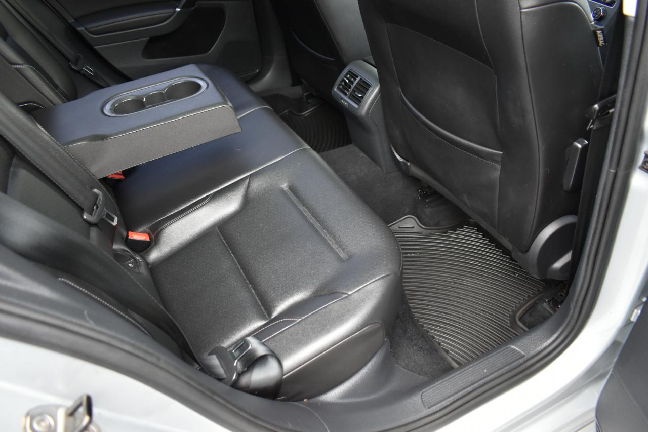 Volkswagen Golf Alltrack S 4D Wagon at 2017