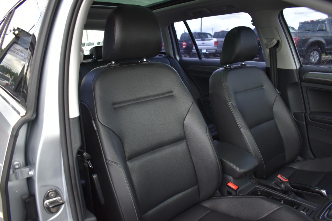 Volkswagen Golf Alltrack S 4D Wagon at 2017