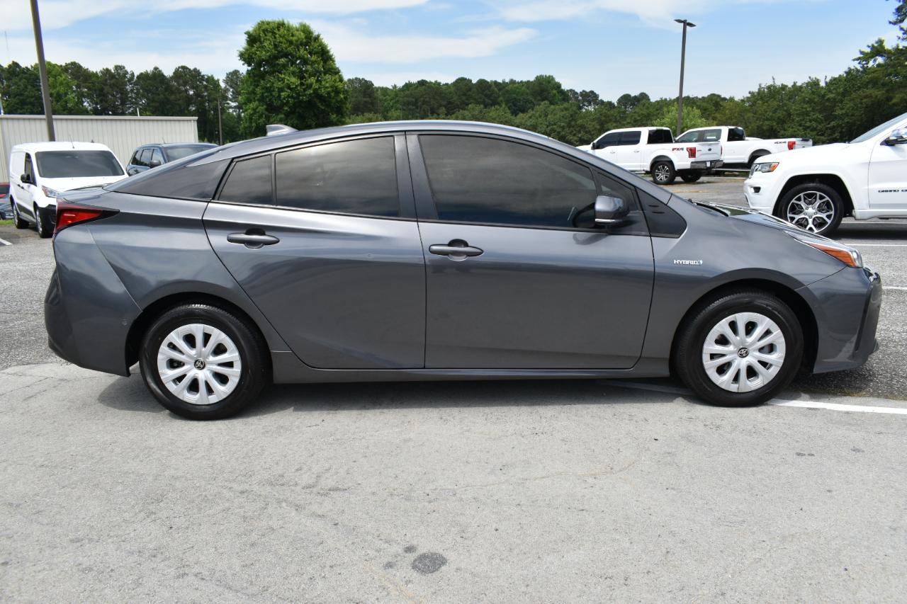 Toyota Prius LE 2022