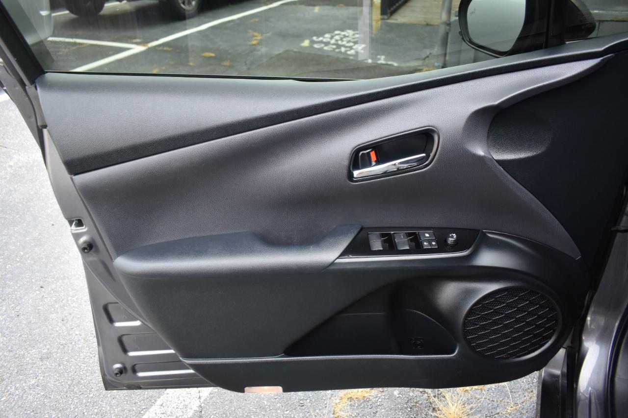 Toyota Prius LE 2022