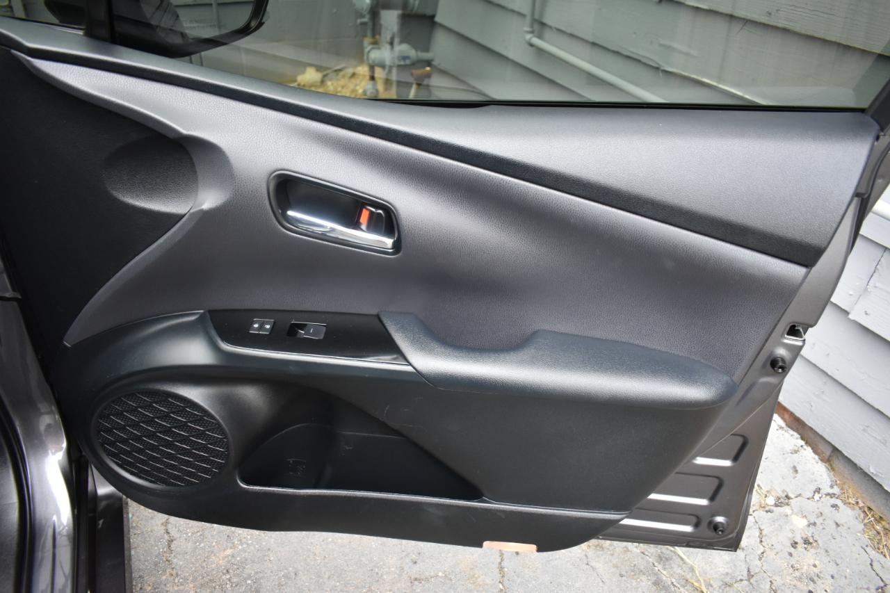 Toyota Prius LE 2022