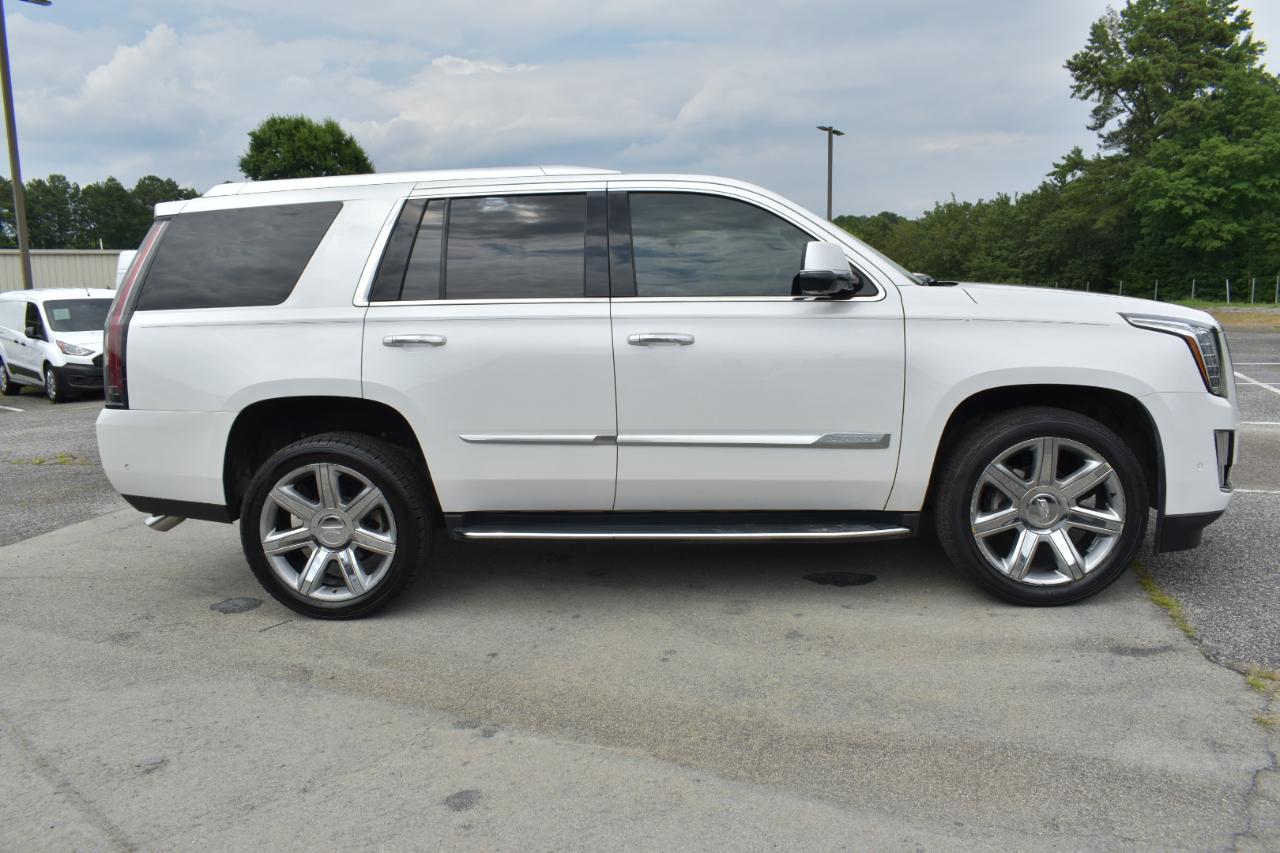 Cadillac Escalade Luxury 2WD 2017