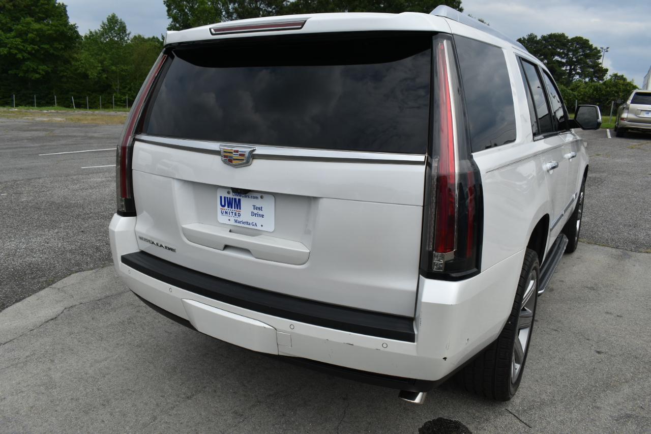 Cadillac Escalade Luxury 2WD 2017