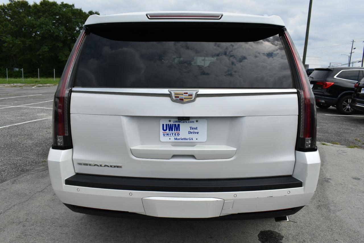 Cadillac Escalade Luxury 2WD 2017