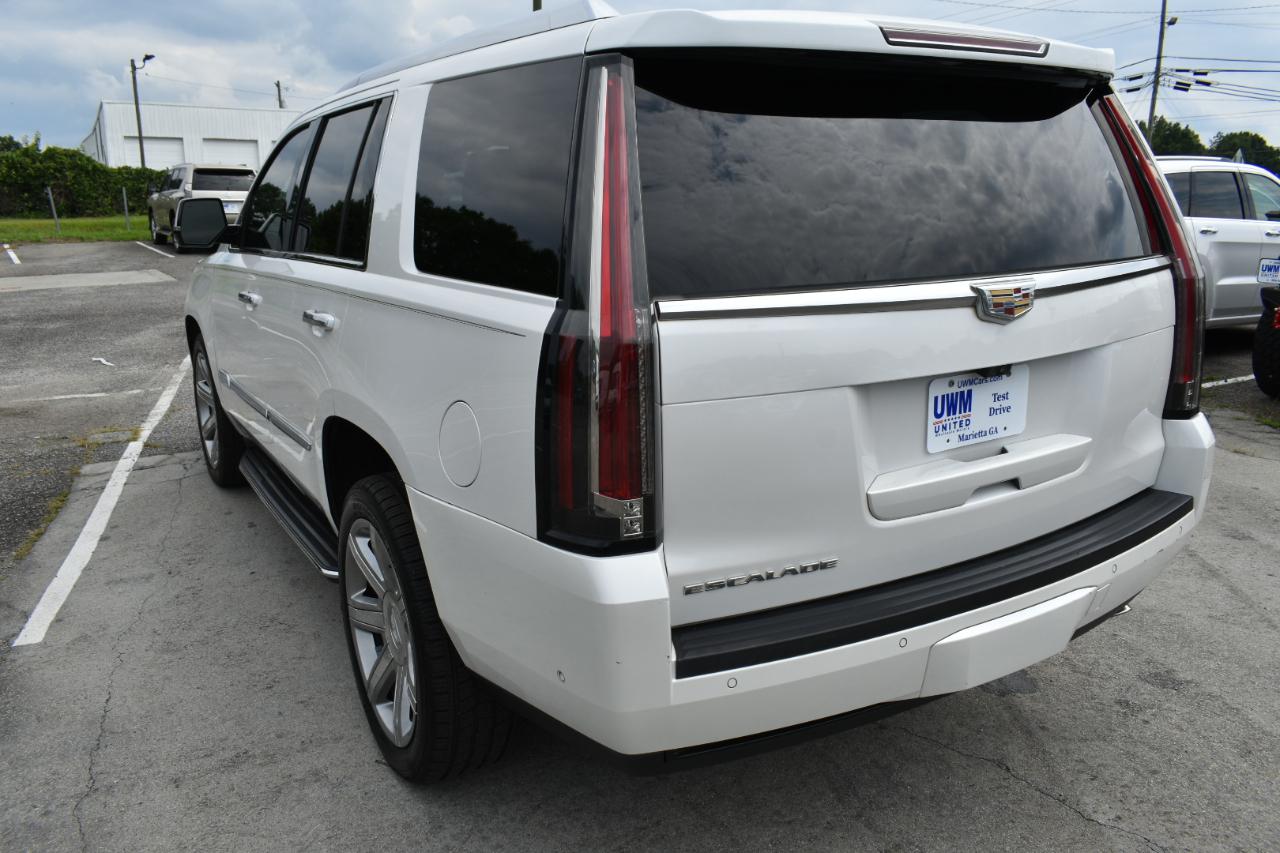 Cadillac Escalade Luxury 2WD 2017