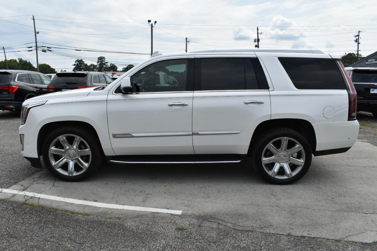 Cadillac Escalade Luxury 2WD 2017