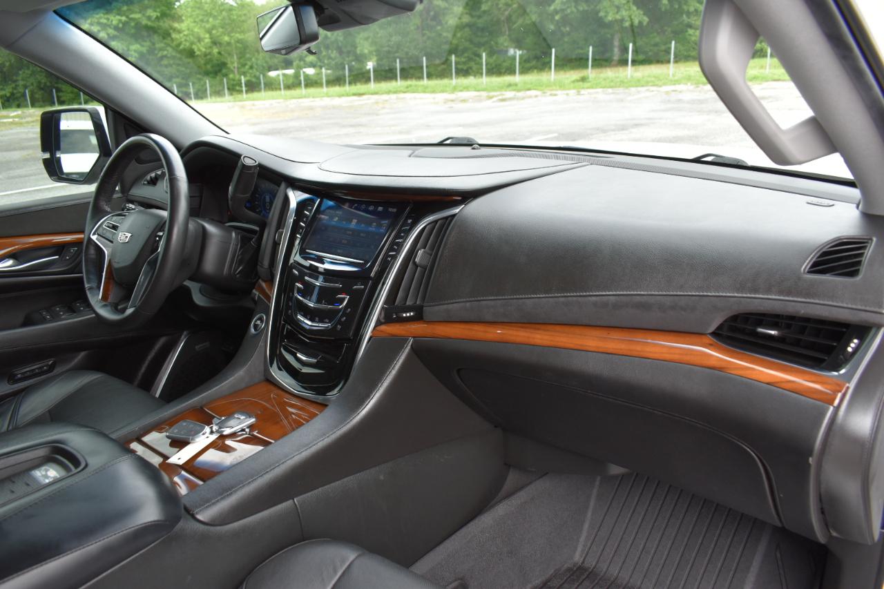 Cadillac Escalade Luxury 2WD 2017