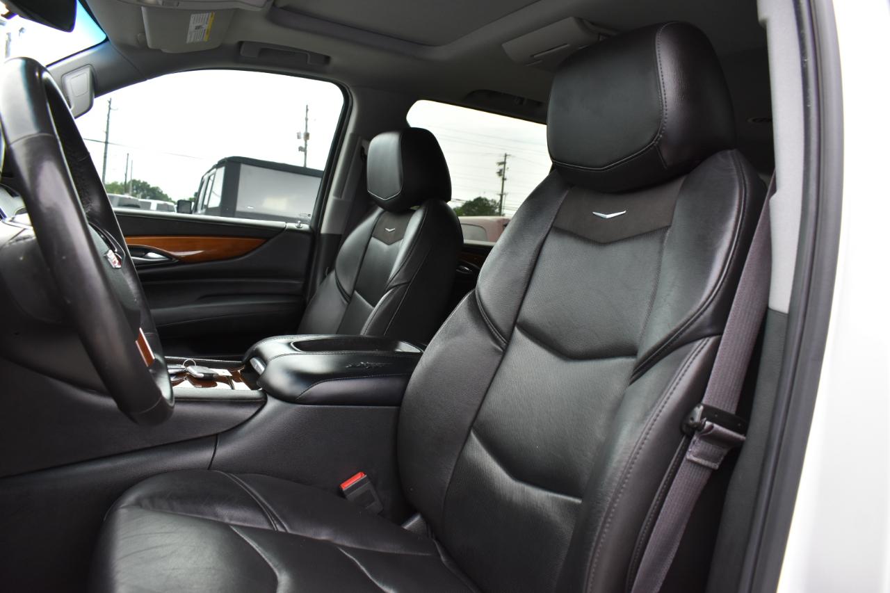 Cadillac Escalade Luxury 2WD 2017