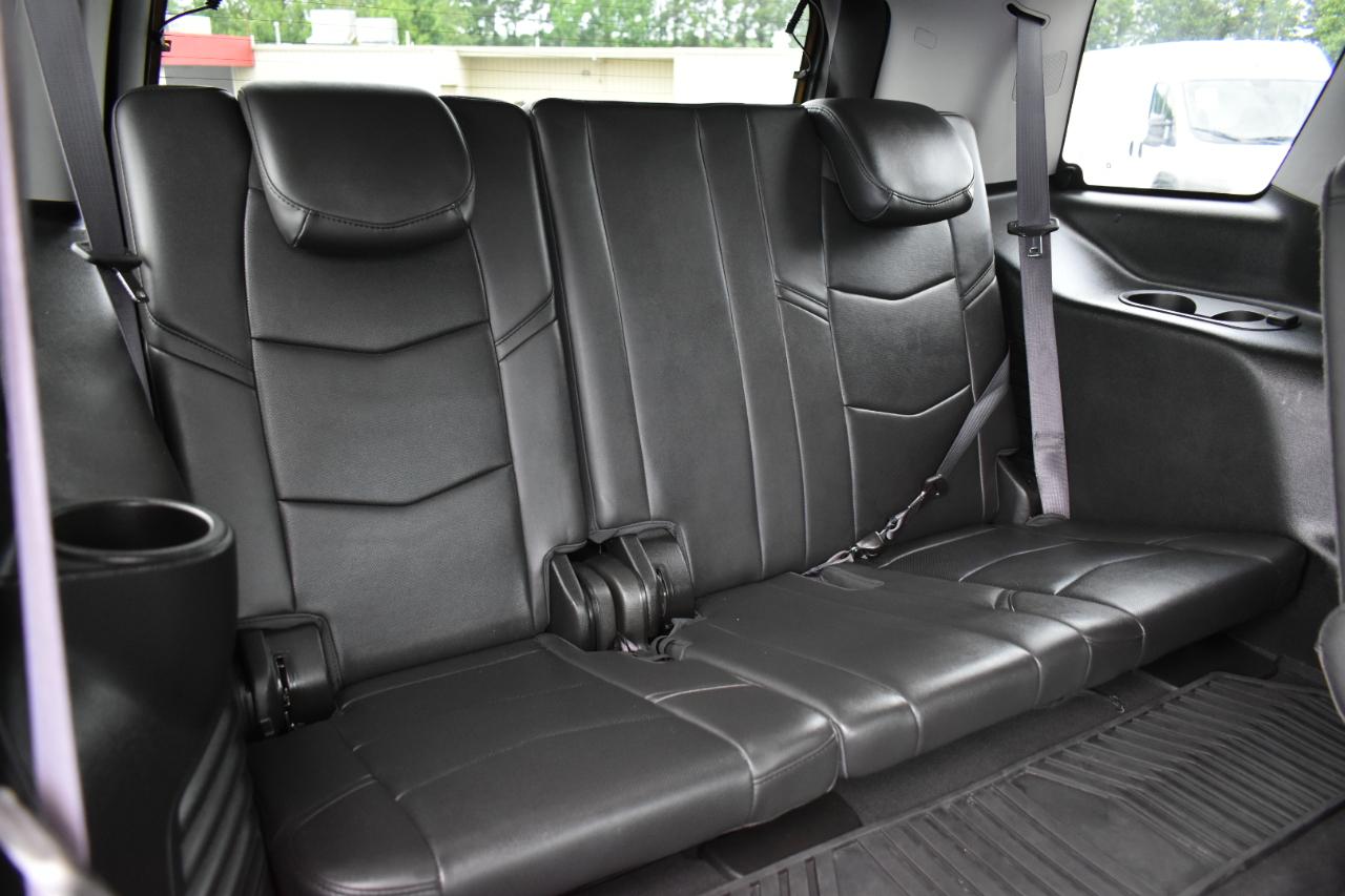 Cadillac Escalade Luxury 2WD 2017