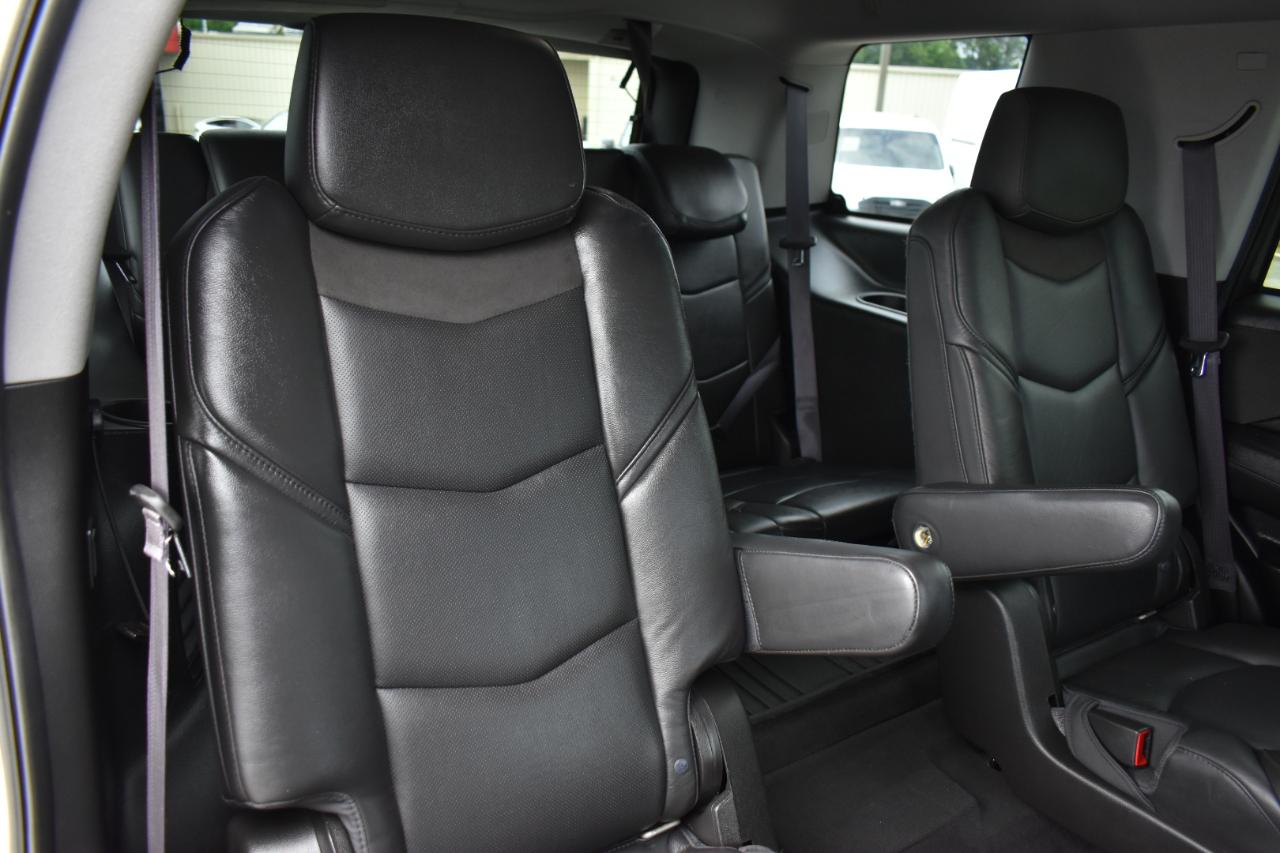 Cadillac Escalade Luxury 2WD 2017