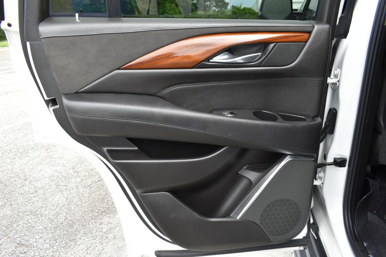 Cadillac Escalade Luxury 2WD 2017