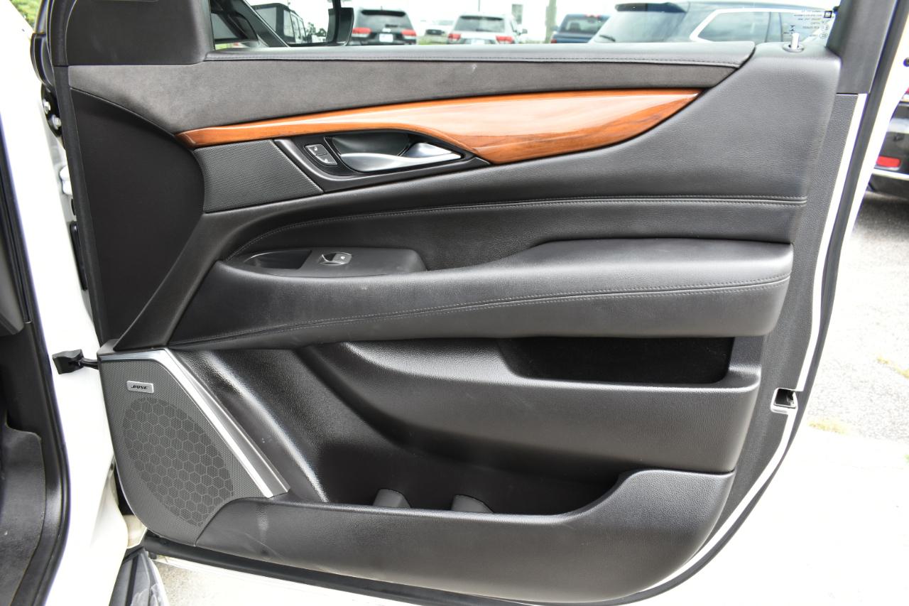 Cadillac Escalade Luxury 2WD 2017