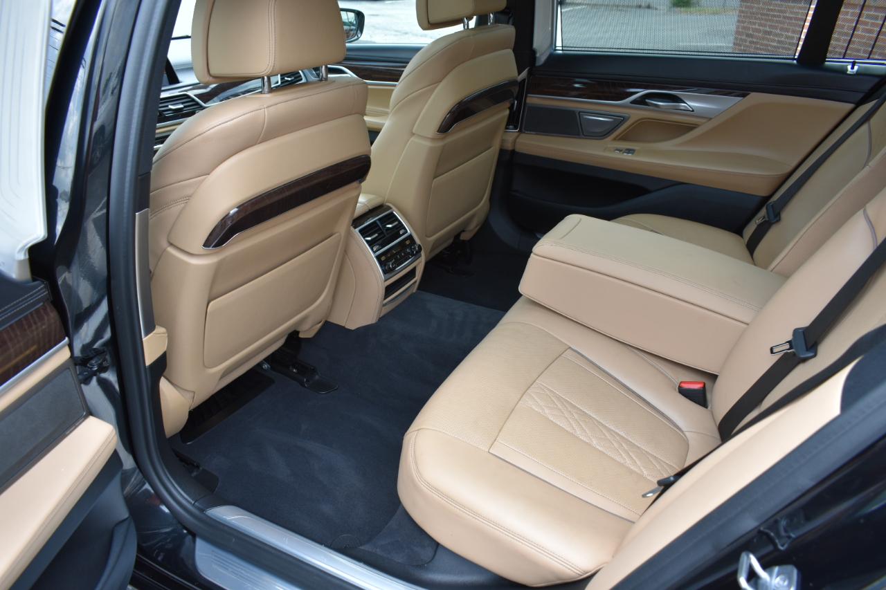 BMW 7-Series 750i 2019