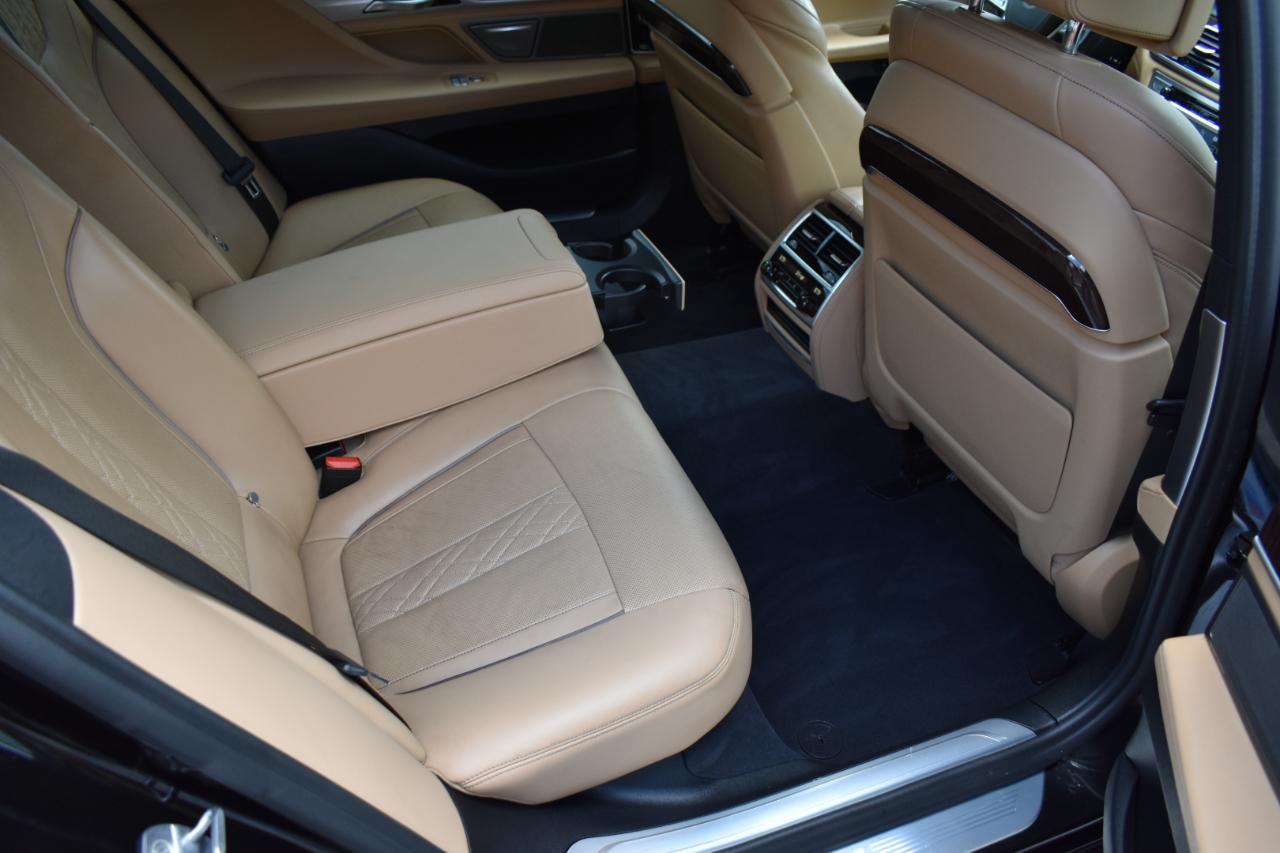 BMW 7-Series 750i 2019