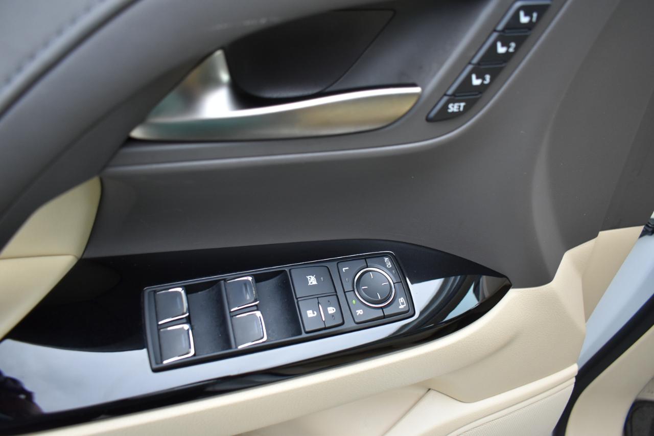 Lexus LX 570 Two-Row 2019