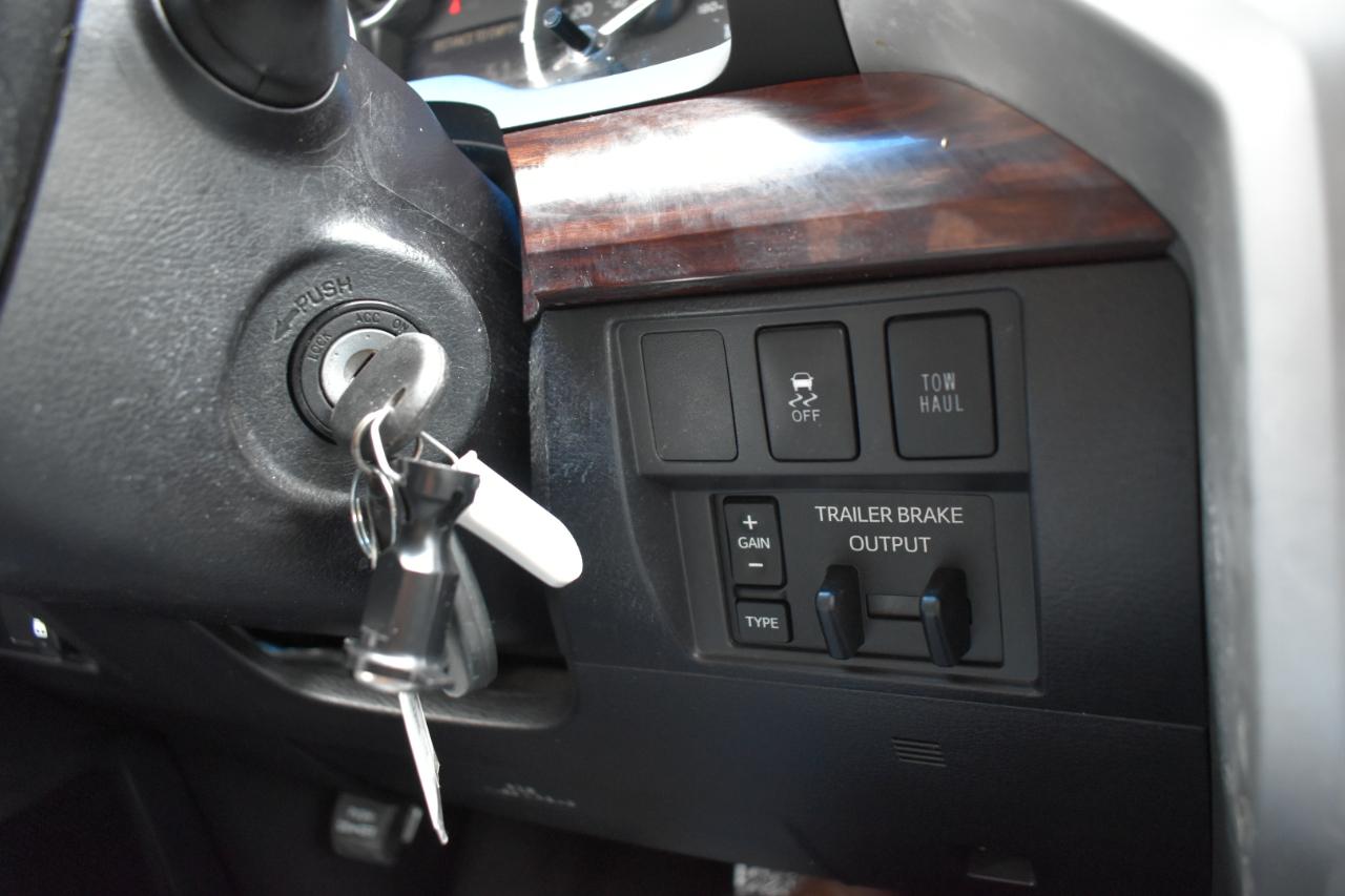 Toyota Tundra Limited 5.7L FFV CrewMax 2WD 2016