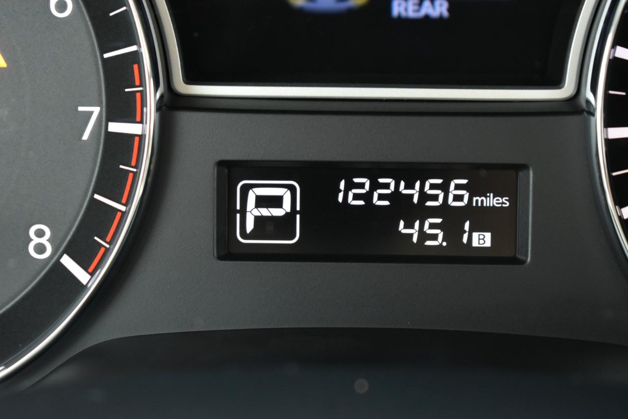 Nissan Pathfinder Platinum 4D SUV 4WD 2014
