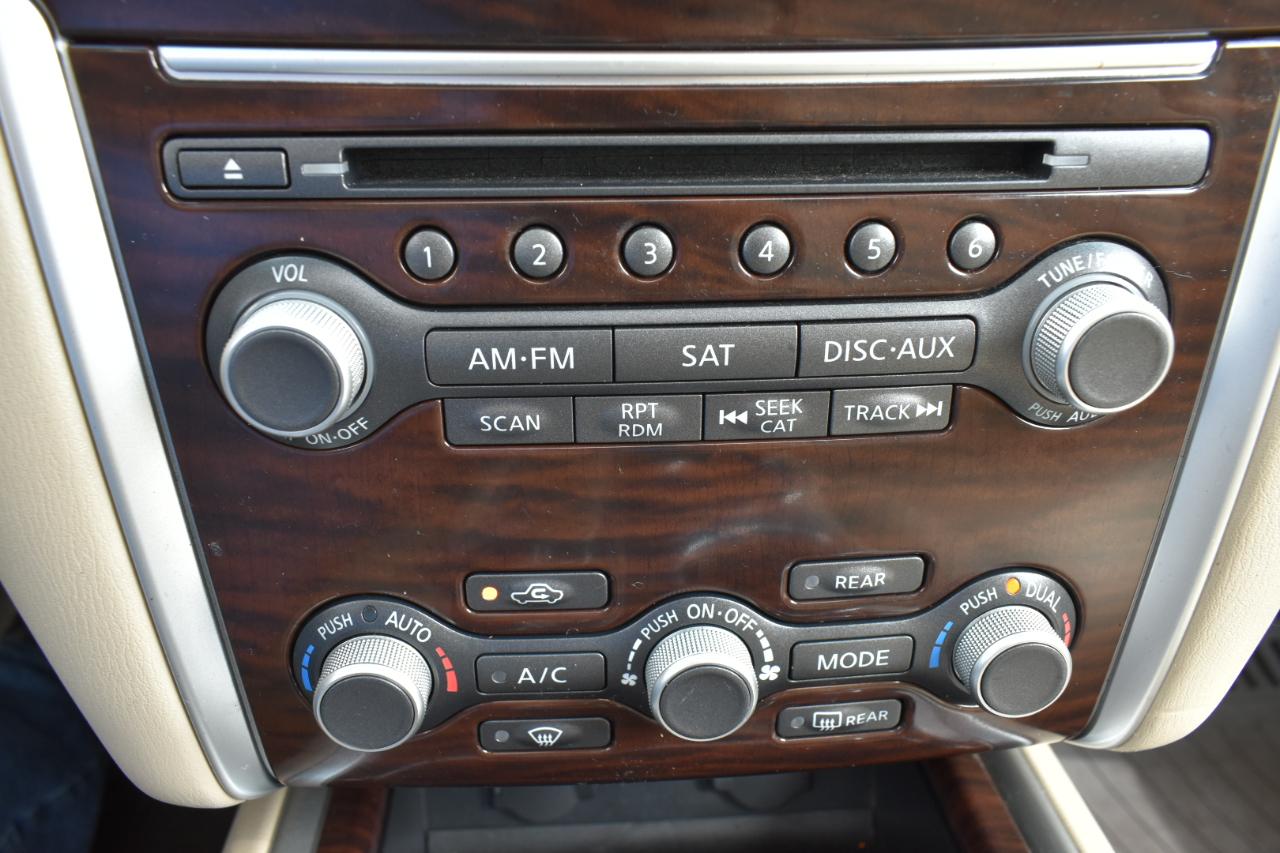 Nissan Pathfinder Platinum 4D SUV 4WD 2014