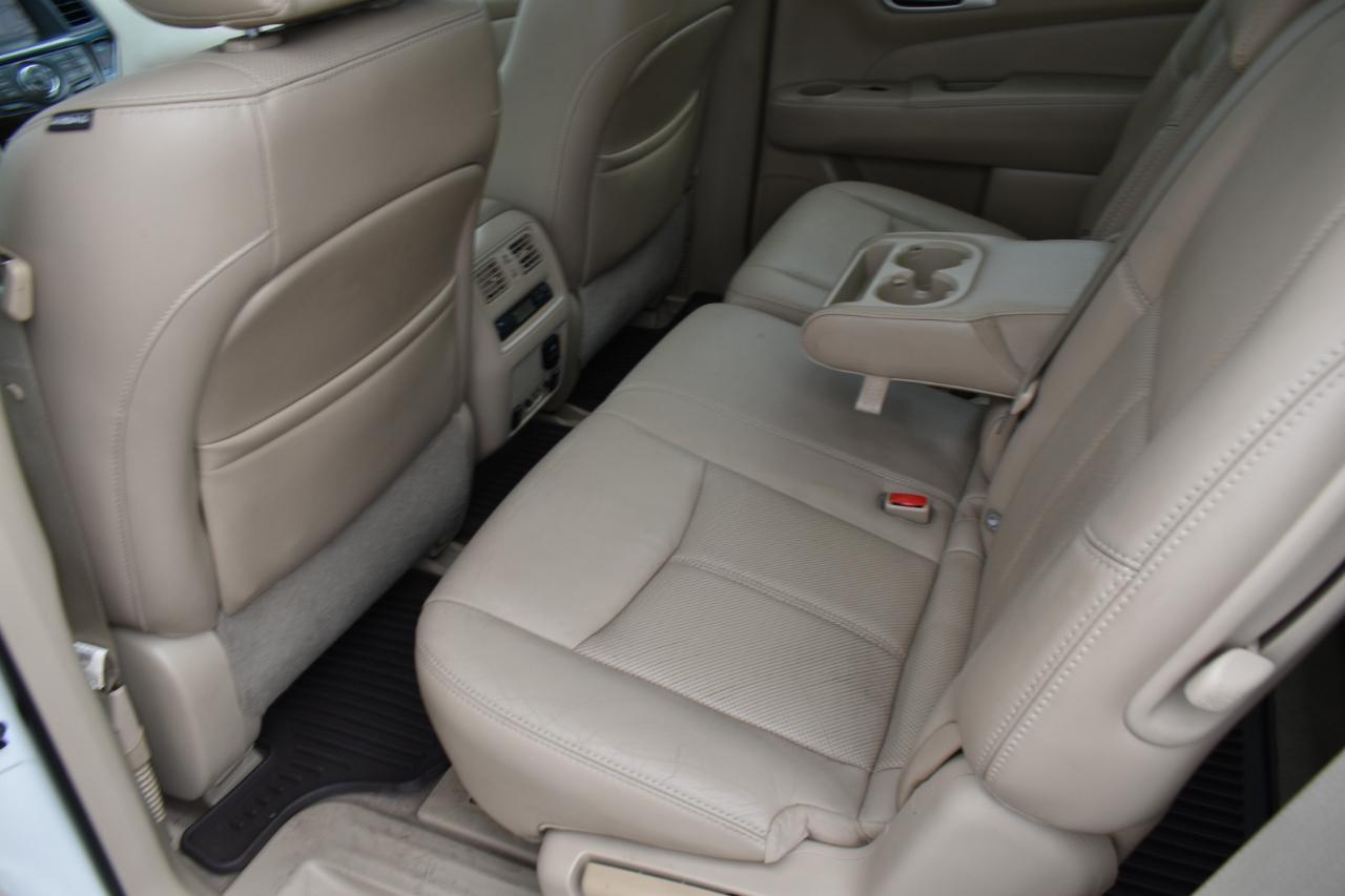 Nissan Pathfinder Platinum 4D SUV 4WD 2014