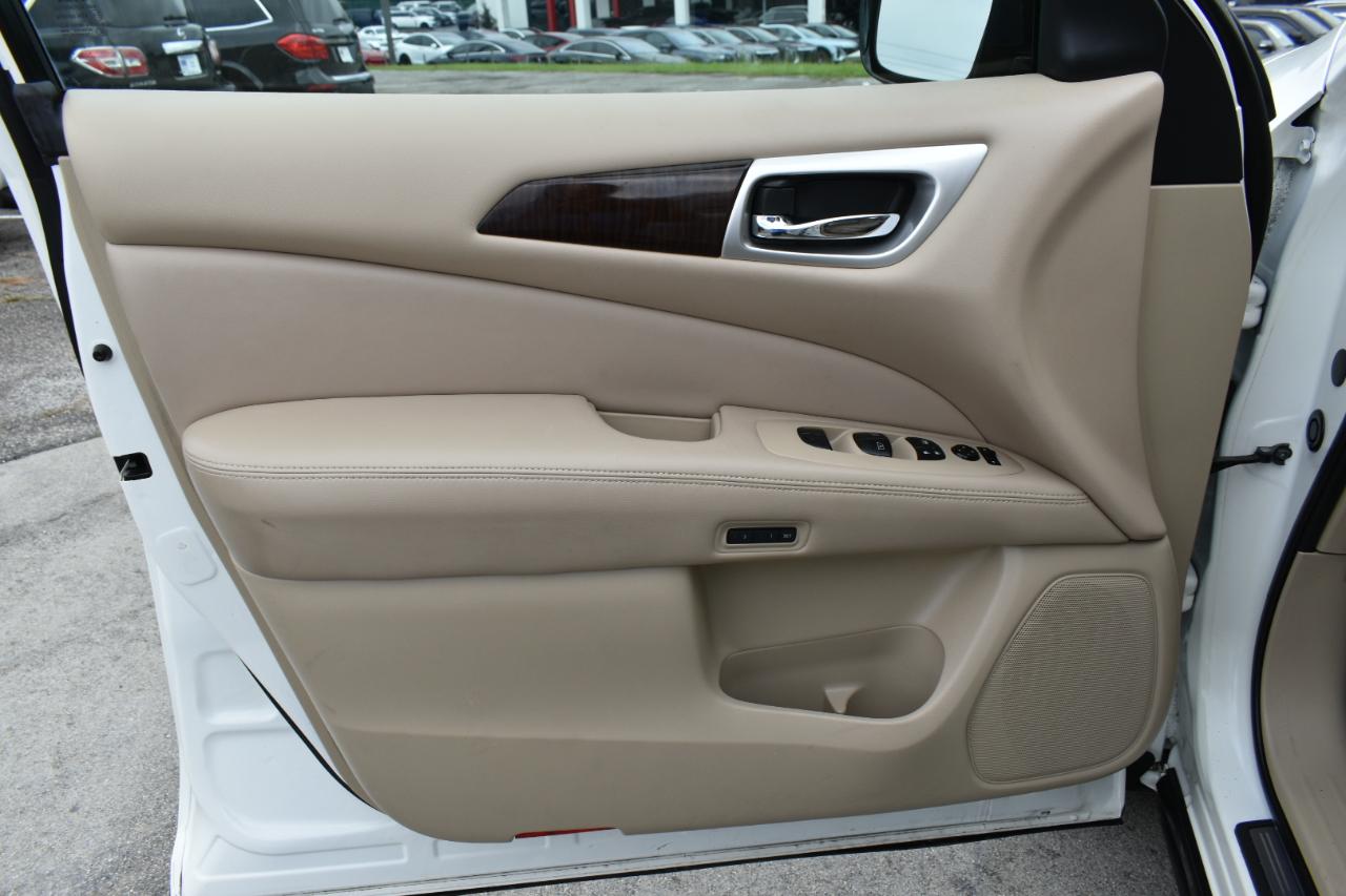 Nissan Pathfinder Platinum 4D SUV 4WD 2014