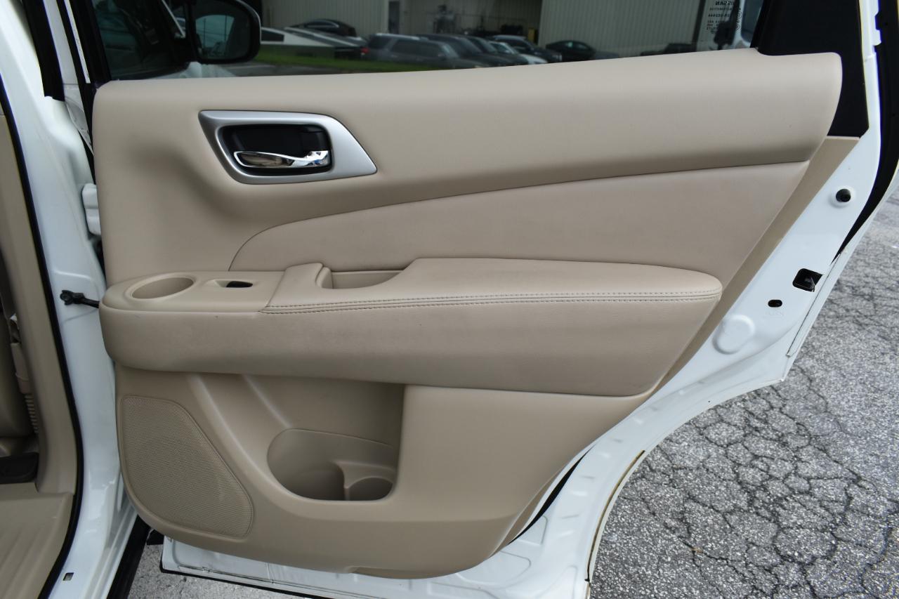 Nissan Pathfinder Platinum 4D SUV 4WD 2014