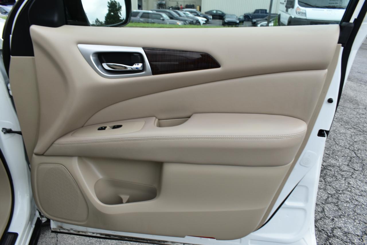 Nissan Pathfinder Platinum 4D SUV 4WD 2014