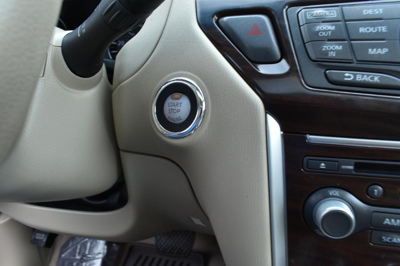 Nissan Pathfinder Platinum 4D SUV 4WD 2014