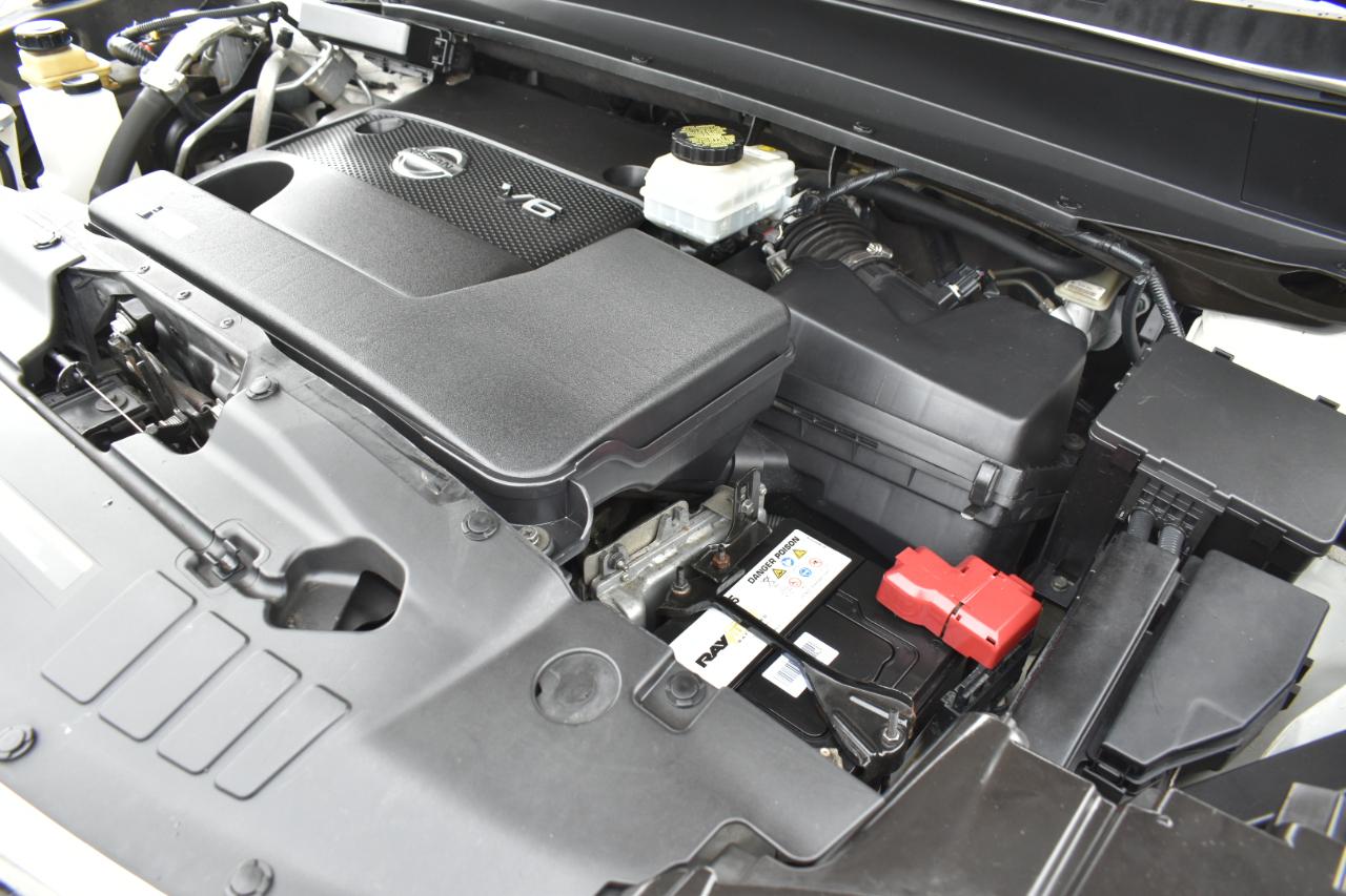 Nissan Pathfinder Platinum 4D SUV 4WD 2014