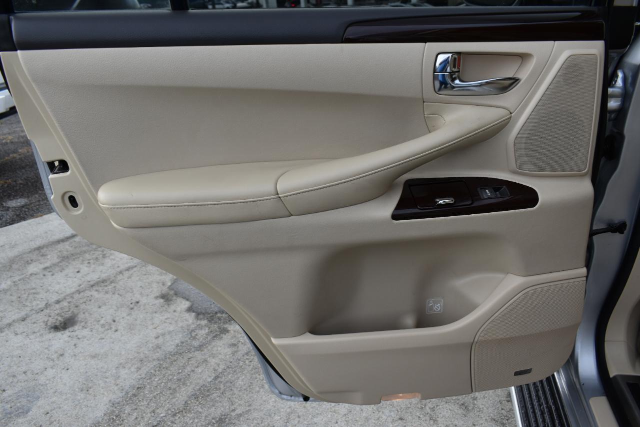Lexus LX 570 Sport Utility 2013