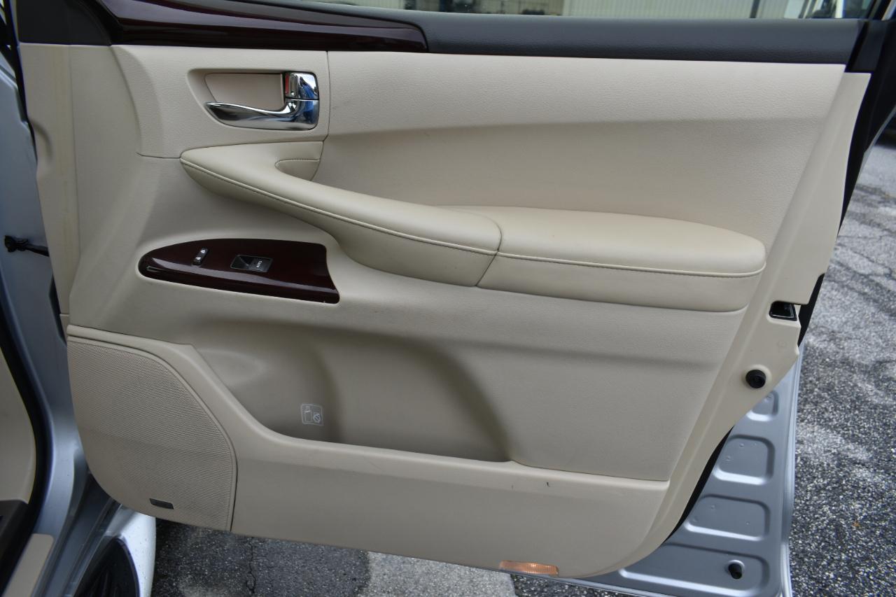 Lexus LX 570 Sport Utility 2013