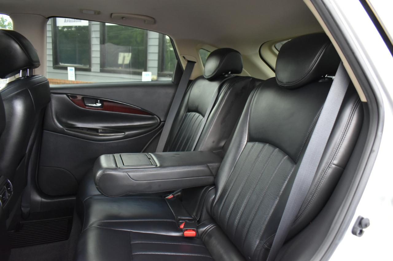 Infiniti QX50 Base RWD 2017