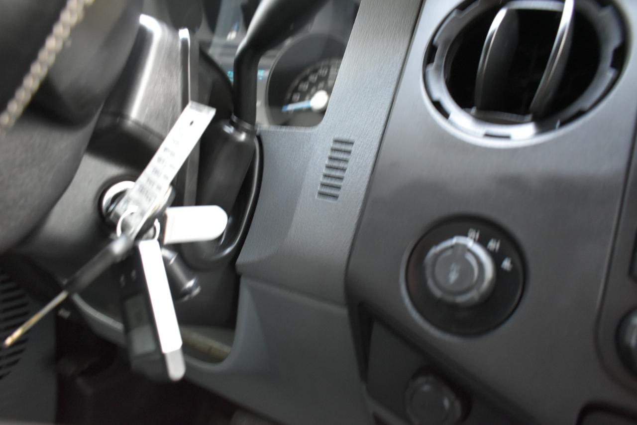 Ford F-250 SD XL Crew Cab 4WD 2012