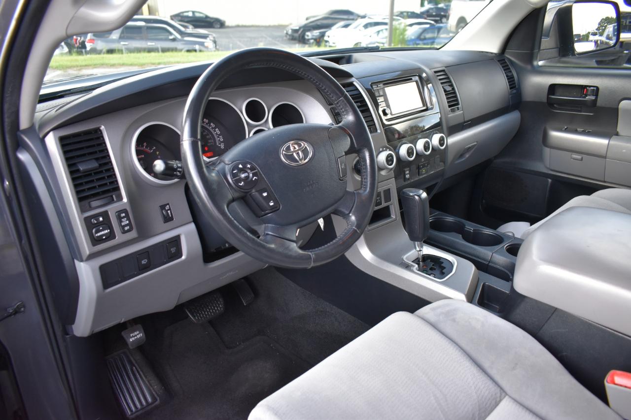 Toyota Sequoia SR5 5.7L 4WD 2013