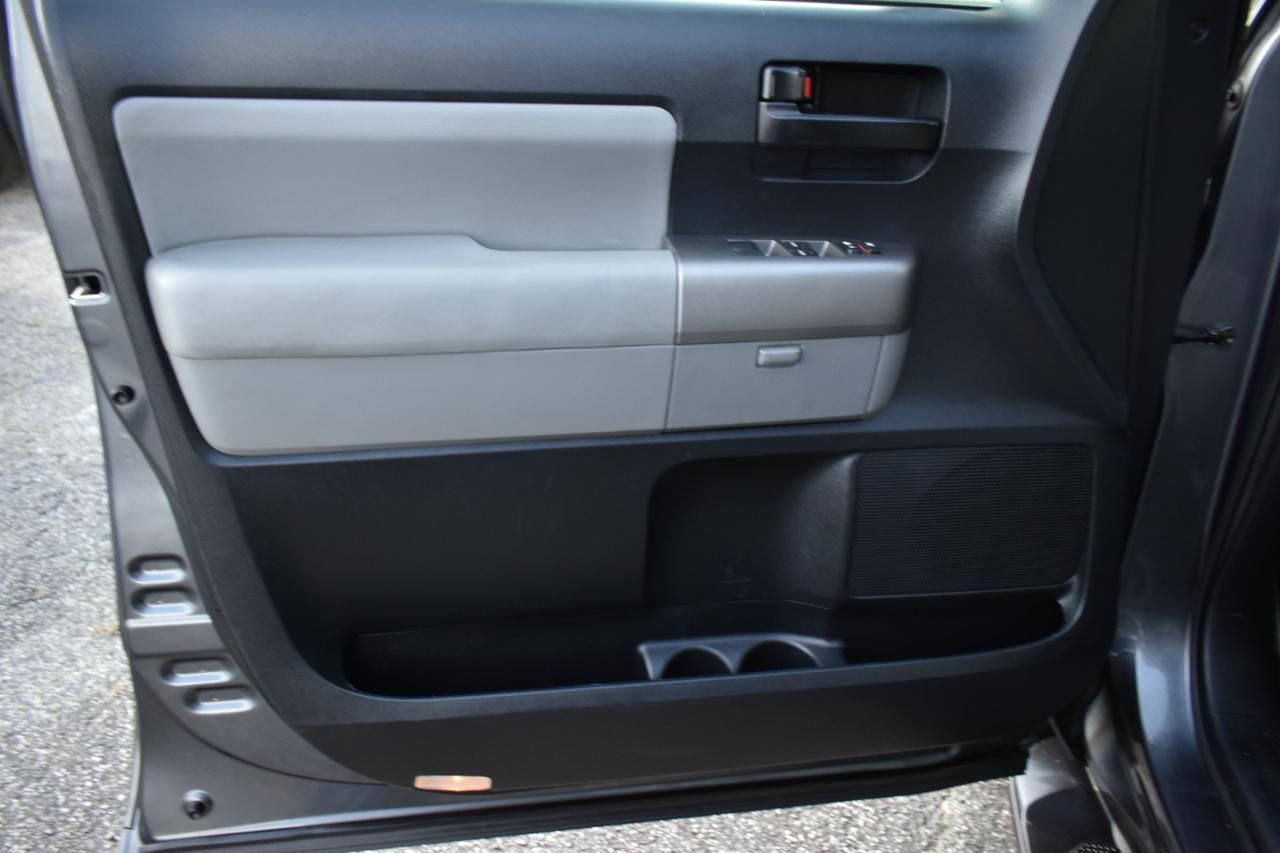 Toyota Sequoia SR5 5.7L 4WD 2013