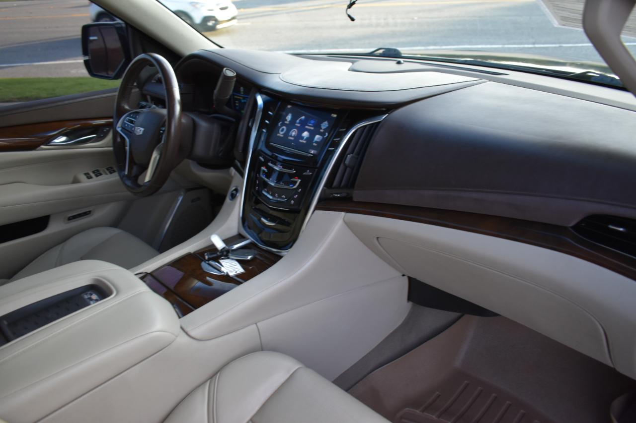 Cadillac Escalade Luxury 4WD 2017