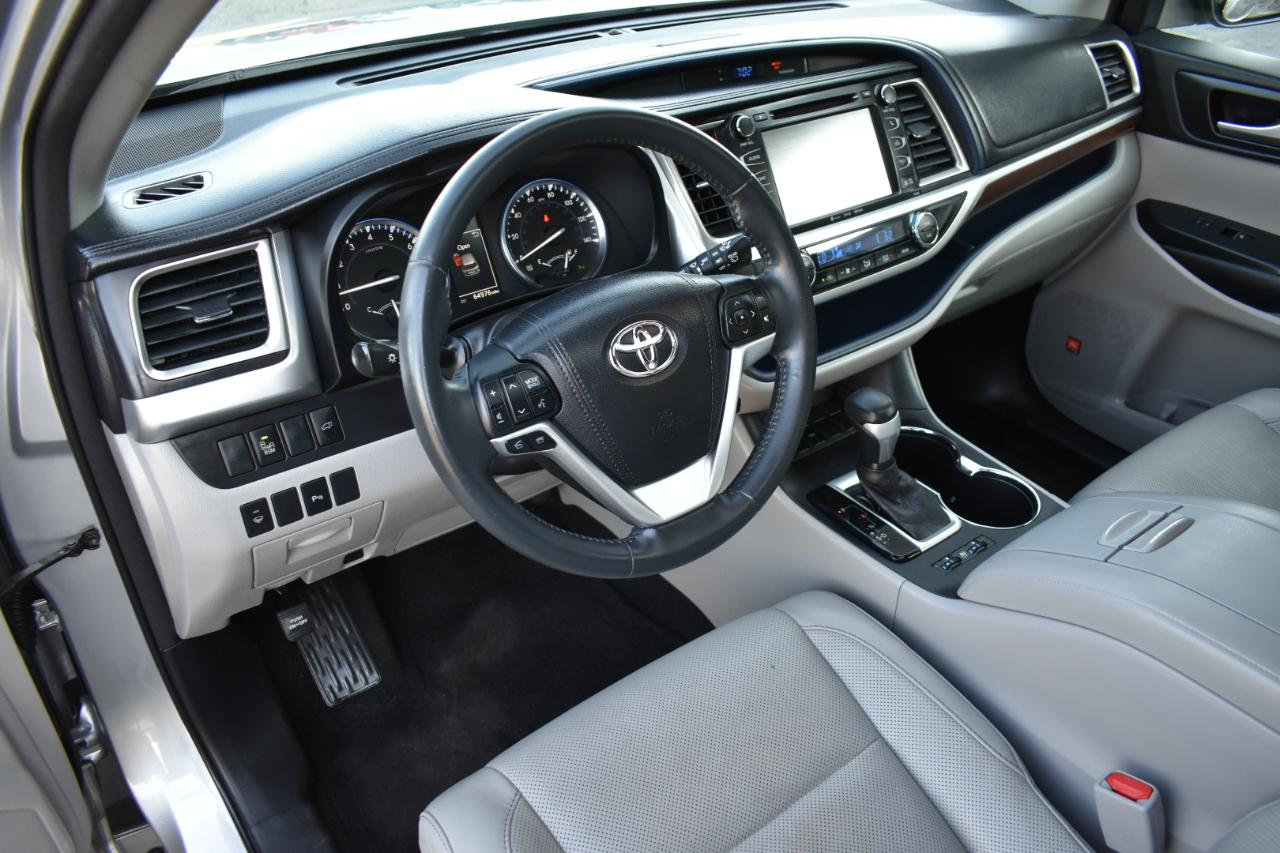 Toyota Highlander Limited FWD V6 2016
