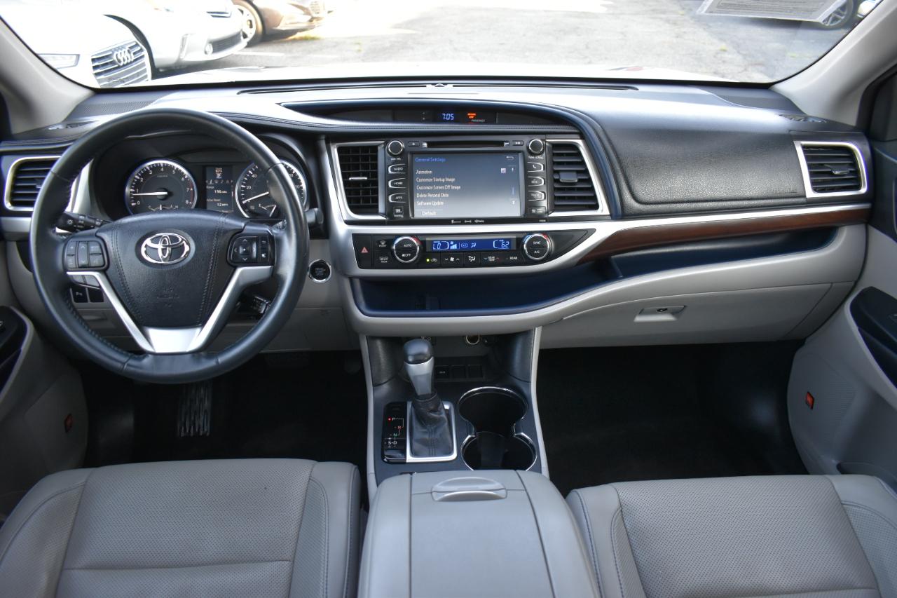Toyota Highlander Limited FWD V6 2016