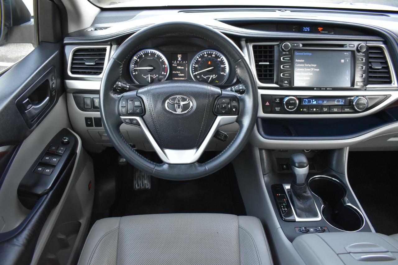 Toyota Highlander Limited FWD V6 2016